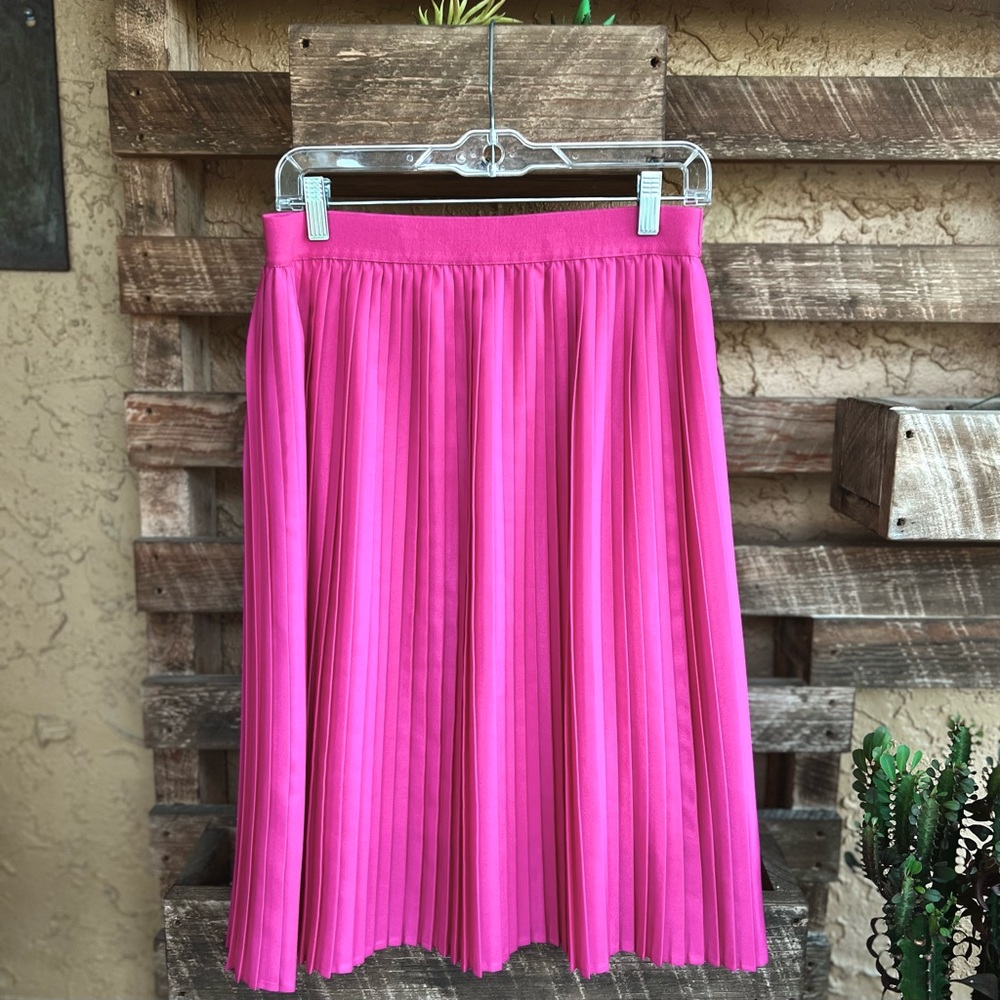 A New Day Skirt | Size : M | Color : Fushia